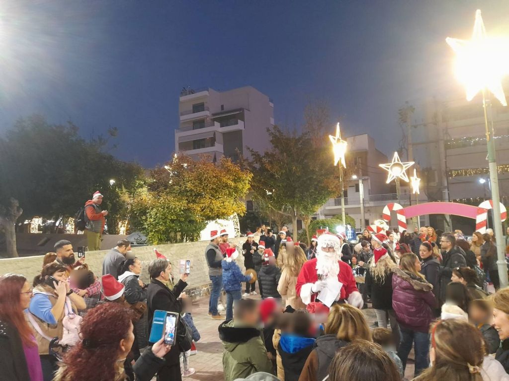 18 12 2025 Δήμος Πετρούπολης Santa Walk Χριστουγεννιάτικο χωριό (14)